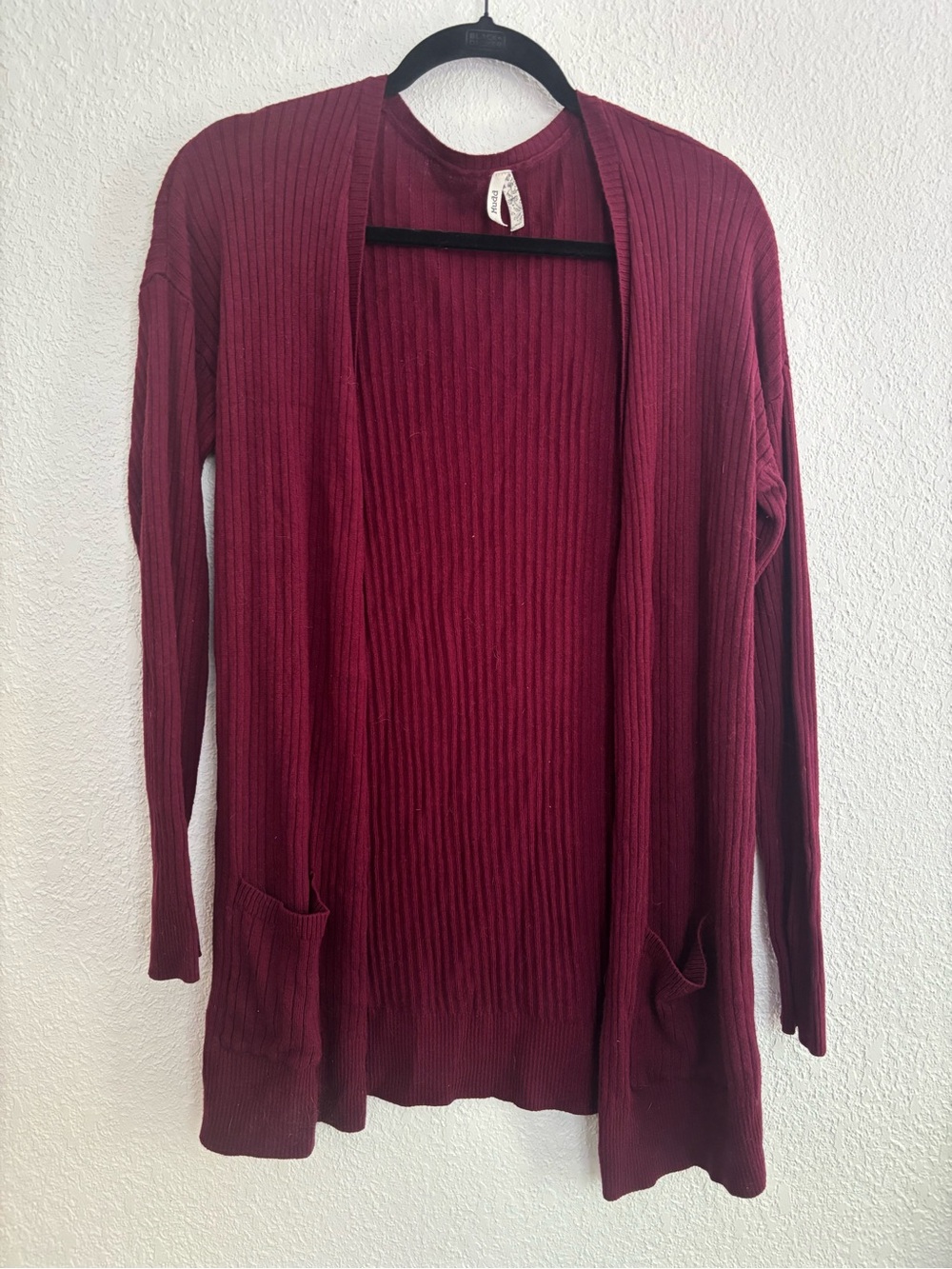 Mudd Open-Front Ribbed Cardigan in Wine